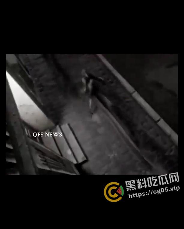 全球热瓜!迈阿密商场惊现外星人被60多辆警车包围 天空巨大发光源疑似ufo 难道他们不再隐藏了吗 现场监控曝光-2