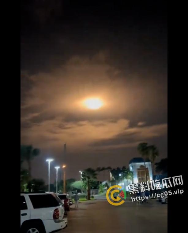 全球热瓜!迈阿密商场惊现外星人被60多辆警车包围 天空巨大发光源疑似ufo 难道他们不再隐藏了吗 现场监控曝光-3