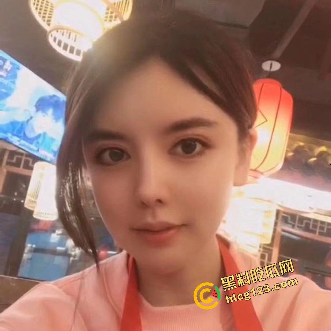 维族高颜值妹子被前男友爆料,热恋性爱自拍全流出!私下反差大真玩得开!-1