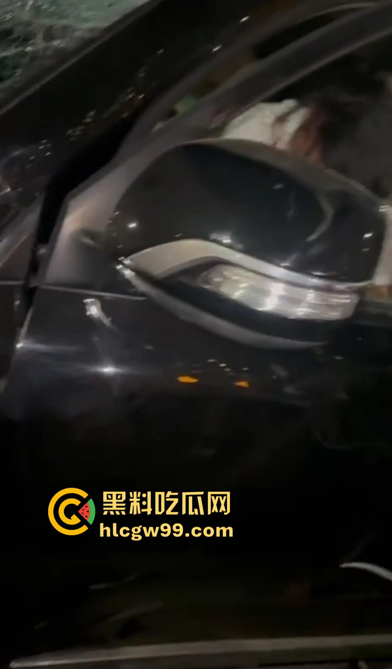 西港飙车肇事变车手逃亡,中国男子被外卖军团围堵暴揍 ,一边挨打一边喊骚瑞!-4