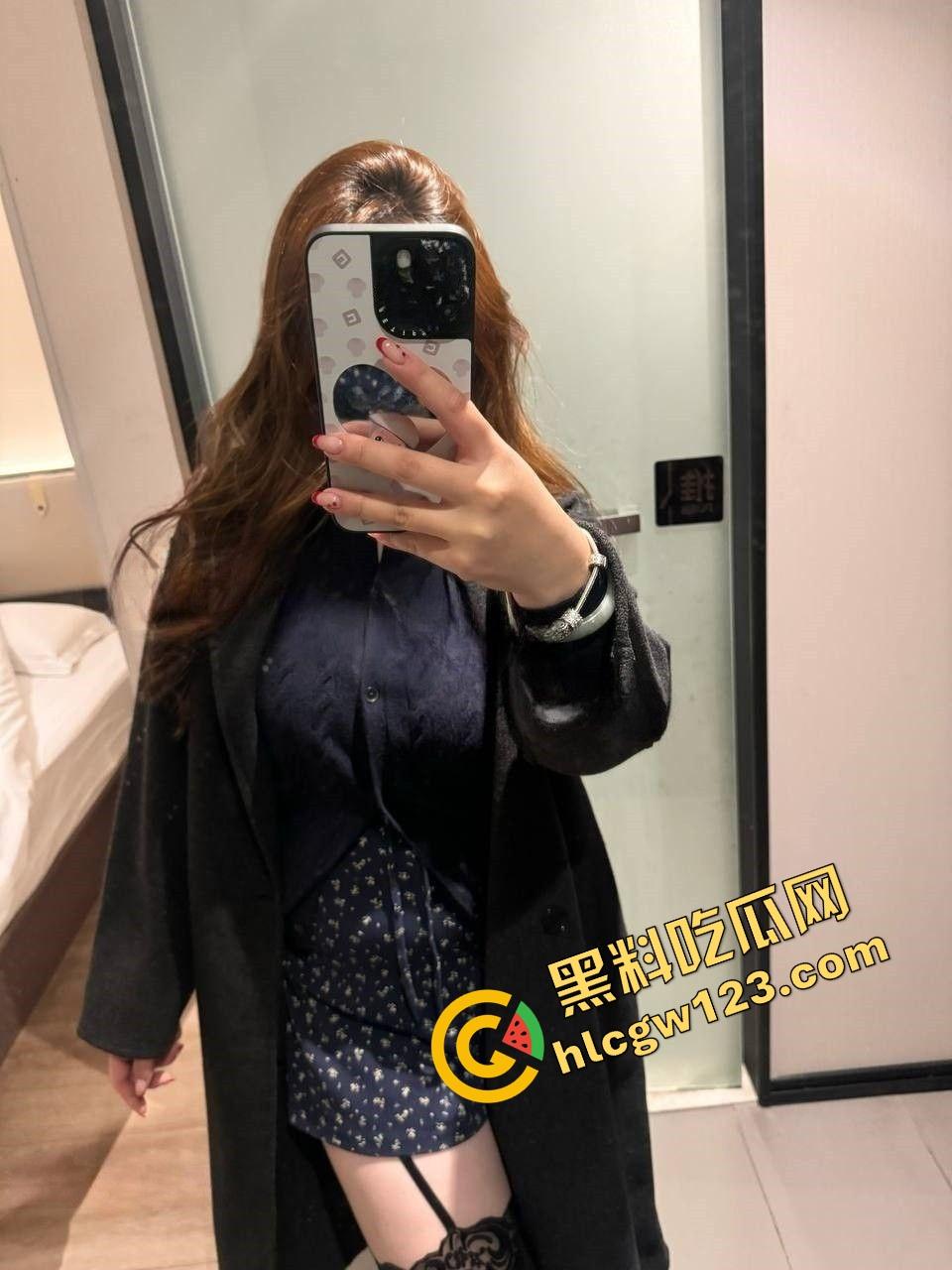 南宁财大【李婉】初恋脸装天使,床上脱衣比蟒蛇,奶像山臀像桶,又白又嫩又会叫的爆奶肥臀!-1