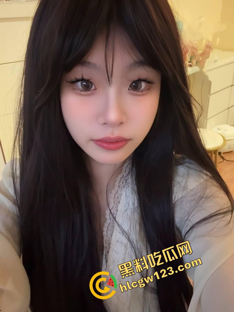 南宁财大【李婉】初恋脸装天使,床上脱衣比蟒蛇,奶像山臀像桶,又白又嫩又会叫的爆奶肥臀!-2