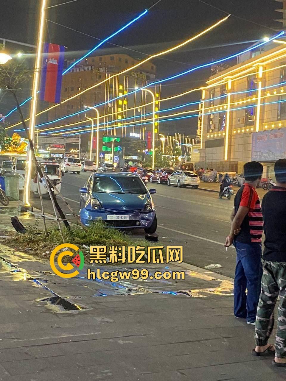 西港飙车肇事变车手逃亡,中国男子被外卖军团围堵暴揍 ,一边挨打一边喊骚瑞!-13