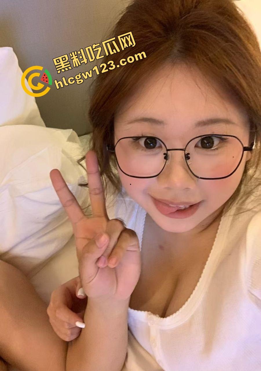 南宁财大【李婉】初恋脸装天使,床上脱衣比蟒蛇,奶像山臀像桶,又白又嫩又会叫的爆奶肥臀!-7