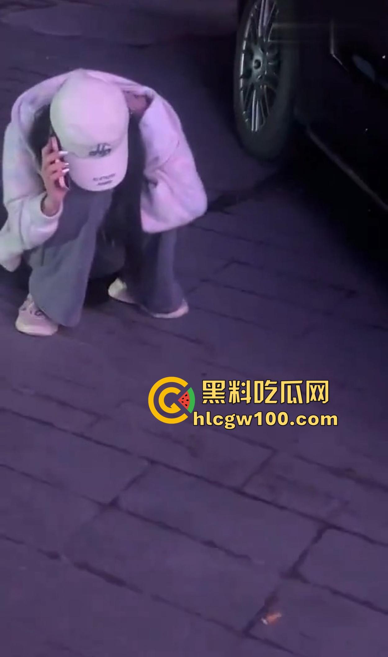 大长沙深夜出奇葩秀,裸女硬核街头行走问候警察,骚比尿裤子花式炫湿,这样的戏码年年有?-7