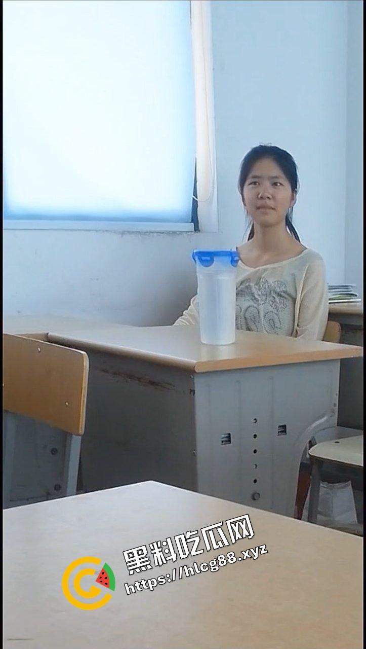 内蒙古职高饥渴小情侣,放学了趁着教室没人偷偷打一炮,全程记录激情性爱10分钟结束!-5