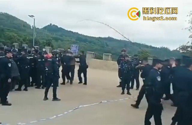佤邦大动作当阳园区被一锅端 七百余人押解至永和口岸移交东大 场面堪比大片!-14