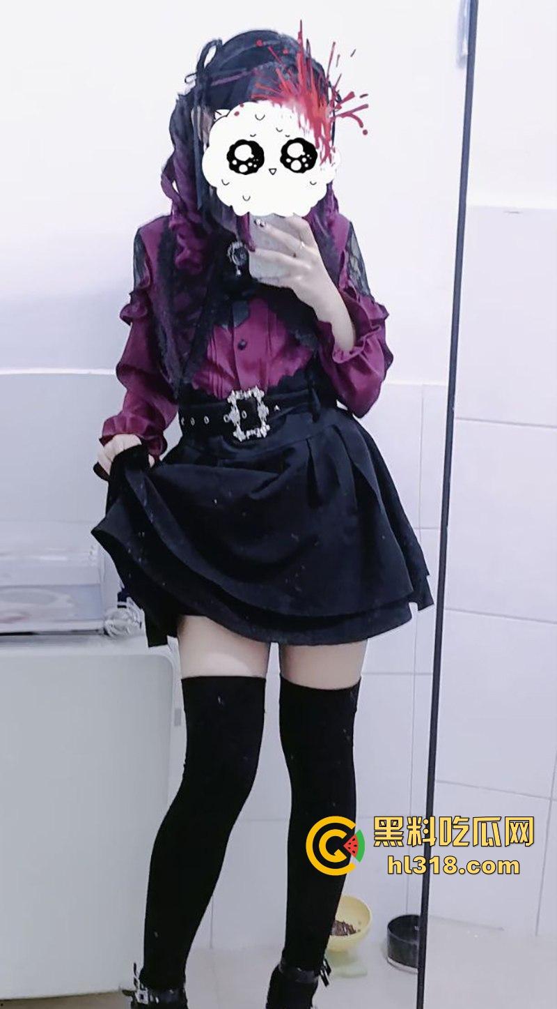 广州JK嫩妹【李诗诗】趁父母出门带游戏中CP回家做爱,无套爆操白虎馒头穴,堪称极品!-6