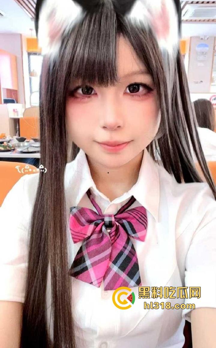 广州JK嫩妹【李诗诗】趁父母出门带游戏中CP回家做爱,无套爆操白虎馒头穴,堪称极品!-9