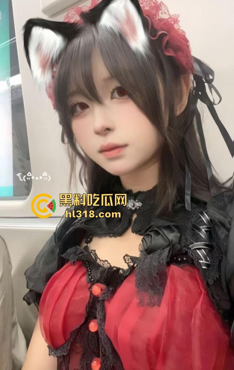 广州JK嫩妹【李诗诗】趁父母出门带游戏中CP回家做爱,无套爆操白虎馒头穴,堪称极品!-12