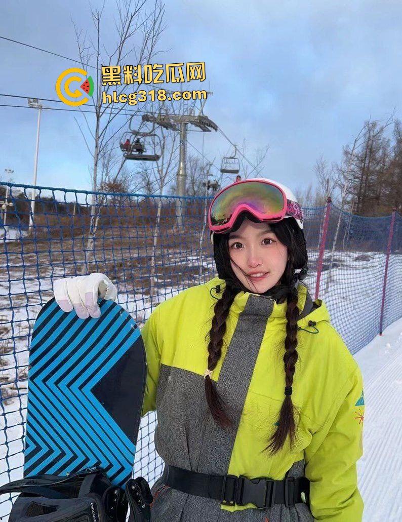 准大学生小伙提前约战学姐,女仆装JK黑丝全套装备,后入大屁股算是开学前第一课吧!-1