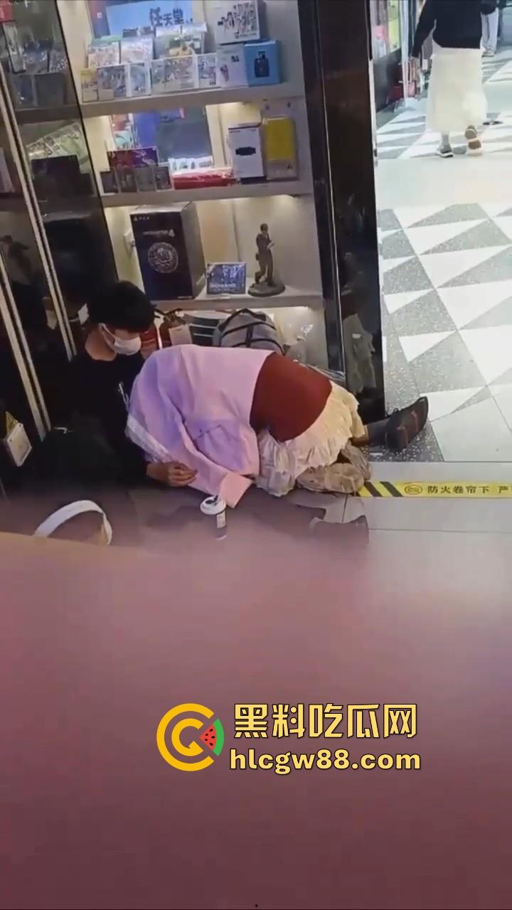 广州动漫星城口交事件 光天化日之下嗦牛子 coder都这么敢的吗？-8