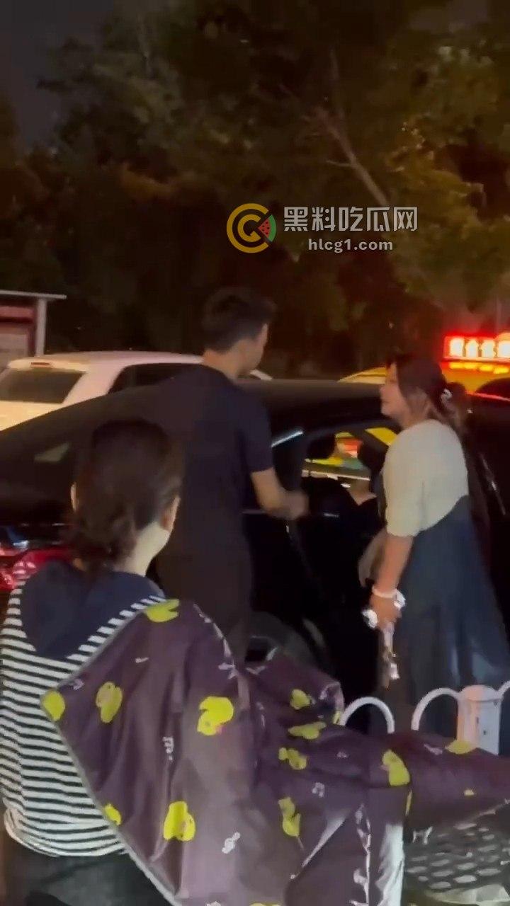 震撼现场!南京奥迪车主带小三遭正妻当街围堵,引发全城大堵车!-2