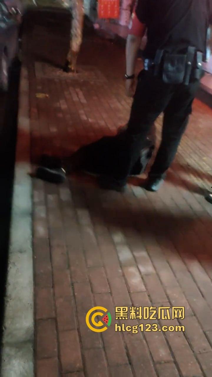 胆肥!诸暨一民警出勤时被男子打倒抽搐 伤势严重-1