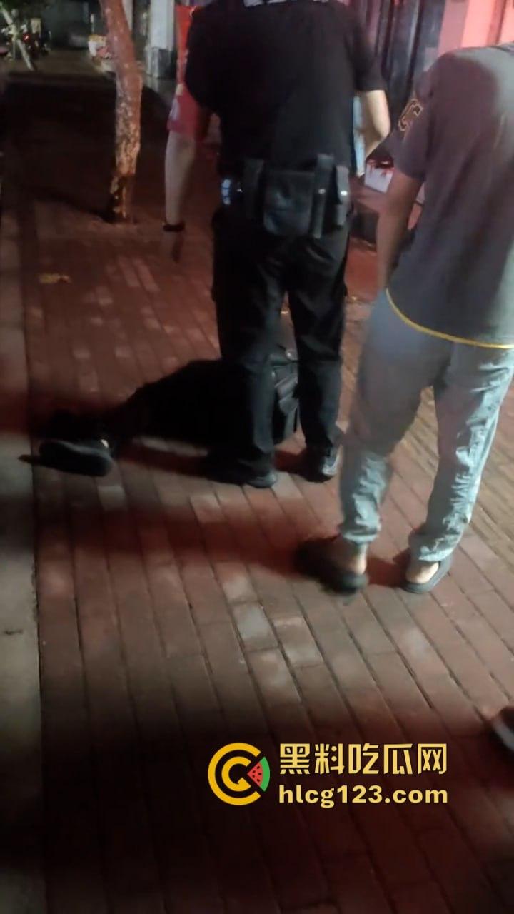 胆肥!诸暨一民警出勤时被男子打倒抽搐 伤势严重-4