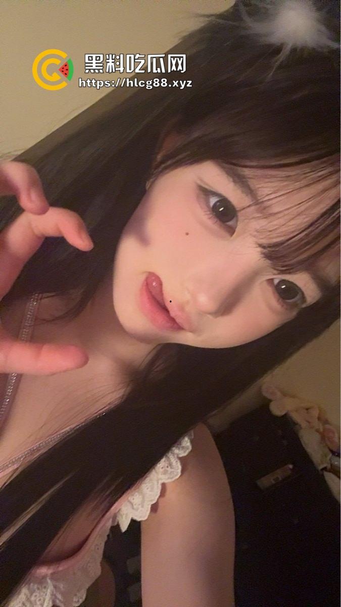 抖音美少女【鳗鱼mumu】推特卖逼,真名胡雯丽江西贱货背着男友收门槛裸聊,亲爹猥亵变态瘾曝光!-5