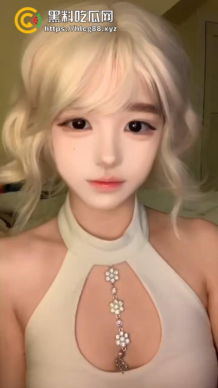 抖音美少女【鳗鱼mumu】推特卖逼,真名胡雯丽江西贱货背着男友收门槛裸聊,亲爹猥亵变态瘾曝光!-6