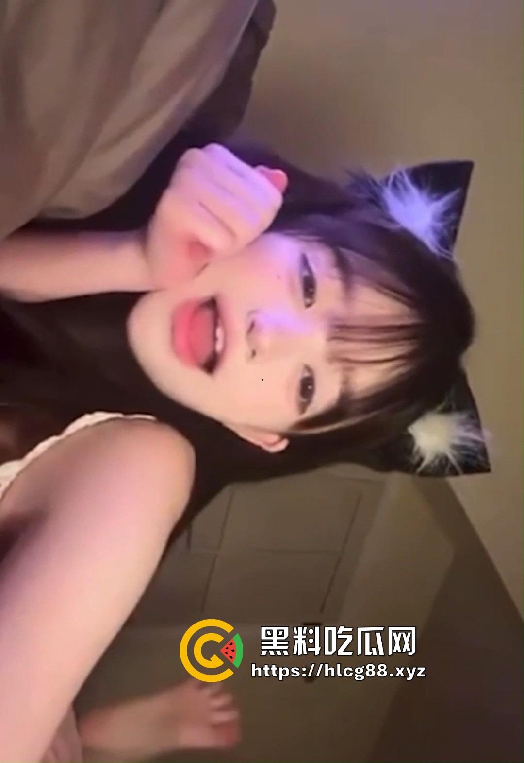 抖音美少女【鳗鱼mumu】推特卖逼,真名胡雯丽江西贱货背着男友收门槛裸聊,亲爹猥亵变态瘾曝光!-8