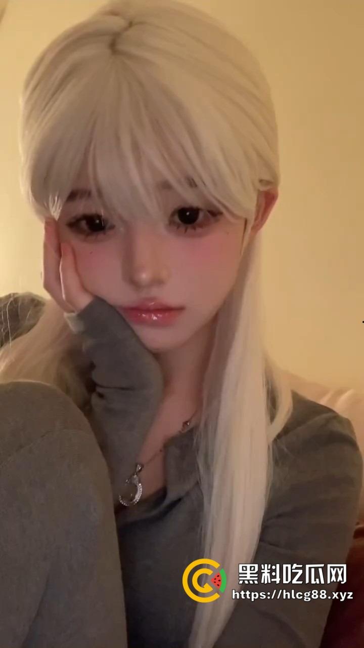 抖音美少女【鳗鱼mumu】推特卖逼,真名胡雯丽江西贱货背着男友收门槛裸聊,亲爹猥亵变态瘾曝光!-10