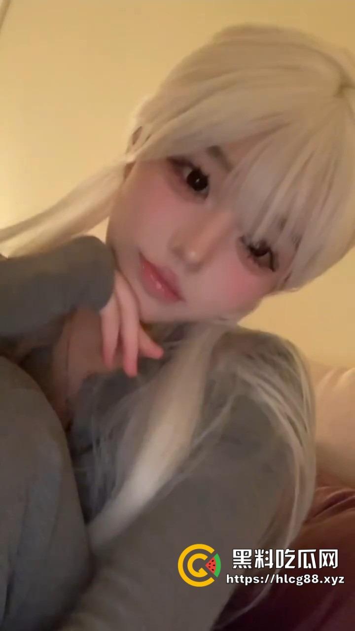 抖音美少女【鳗鱼mumu】推特卖逼,真名胡雯丽江西贱货背着男友收门槛裸聊,亲爹猥亵变态瘾曝光!-11