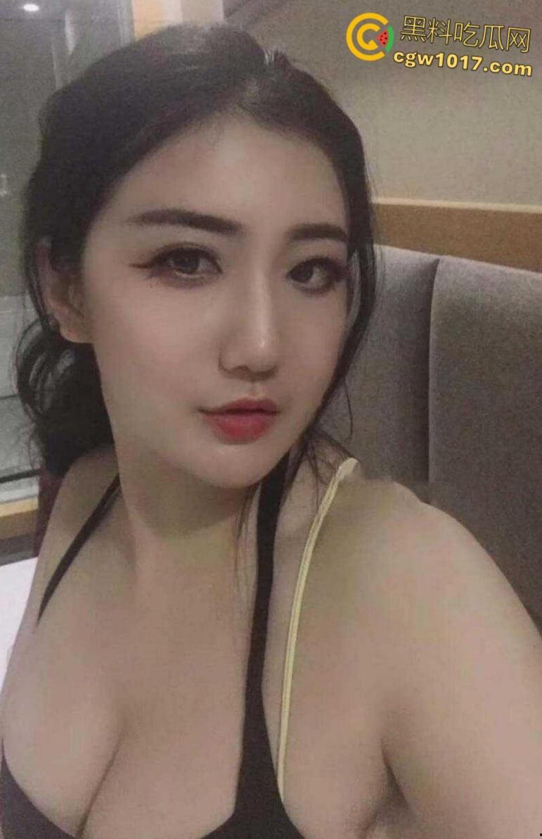 成都会计少妇【王敏洁】,反差眼镜婊下班玩露出打野战,巨乳翘臀穿着包臀裙,在会议室给上司口交 !-1