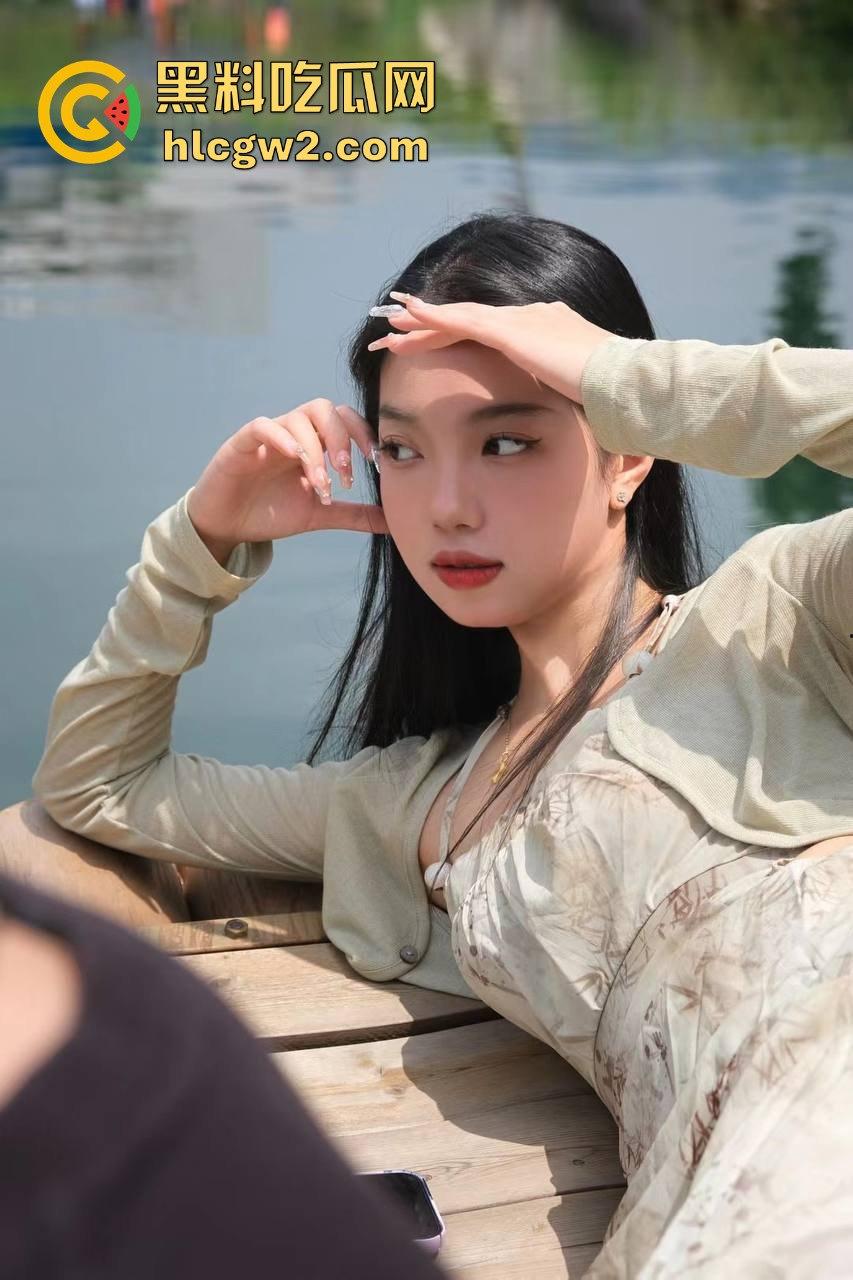 瓜友独家爆料大学同学毕业聚会后酒店偷搞 极品颜值身材的妹子有男友不让拍,只能偷偷来!-3