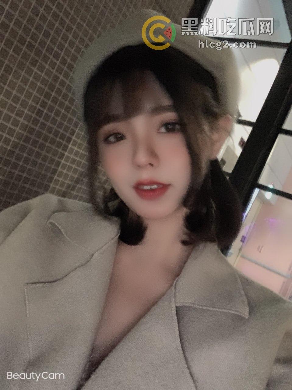 D乳也不敌E乳!我的巨乳学姐自拍曝光,手机相册竟是性感无比的骚照!-1