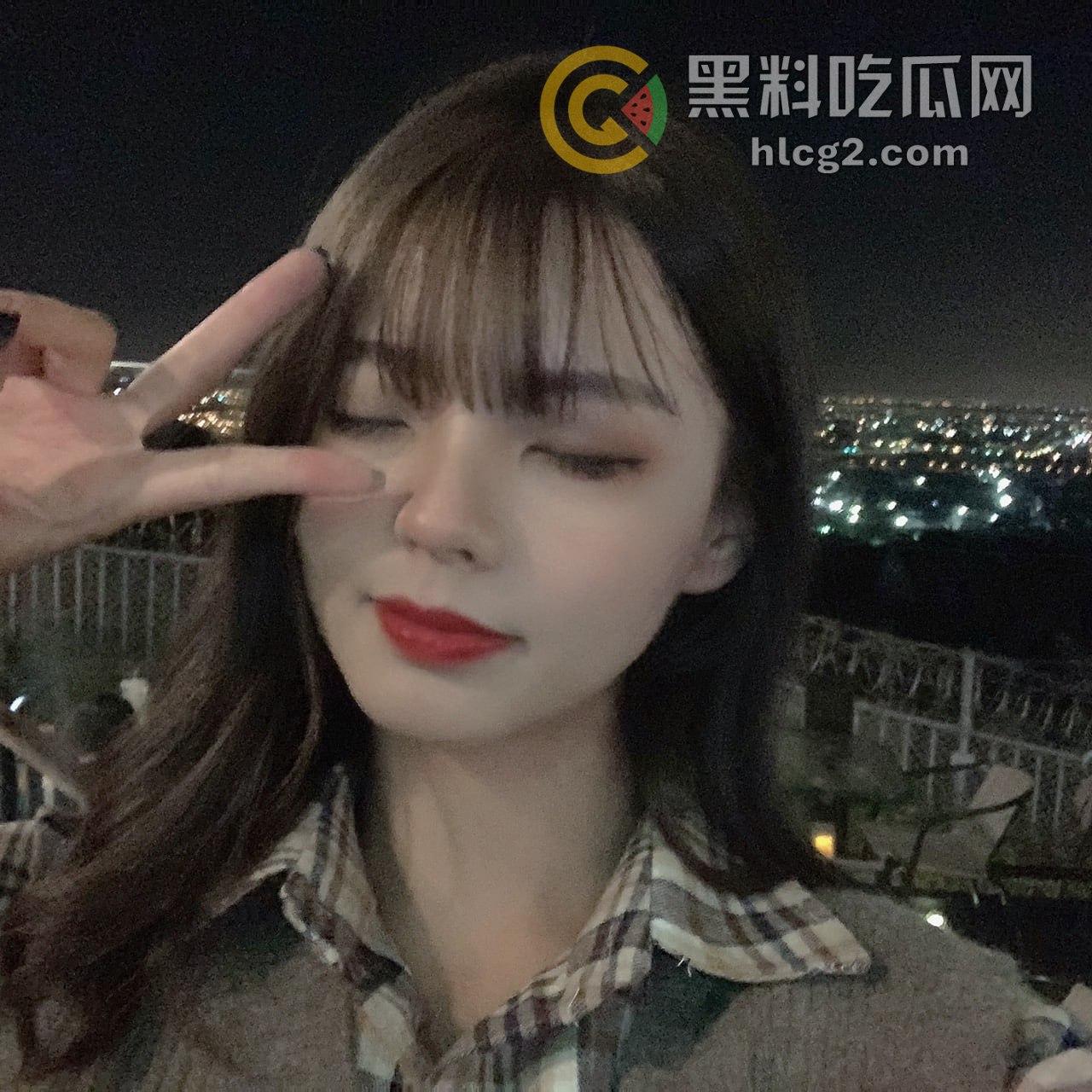 D乳也不敌E乳!我的巨乳学姐自拍曝光,手机相册竟是性感无比的骚照!-2