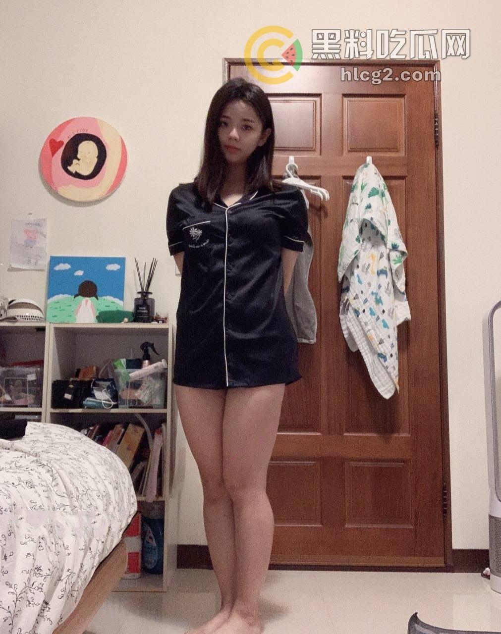 D乳也不敌E乳!我的巨乳学姐自拍曝光,手机相册竟是性感无比的骚照!-4