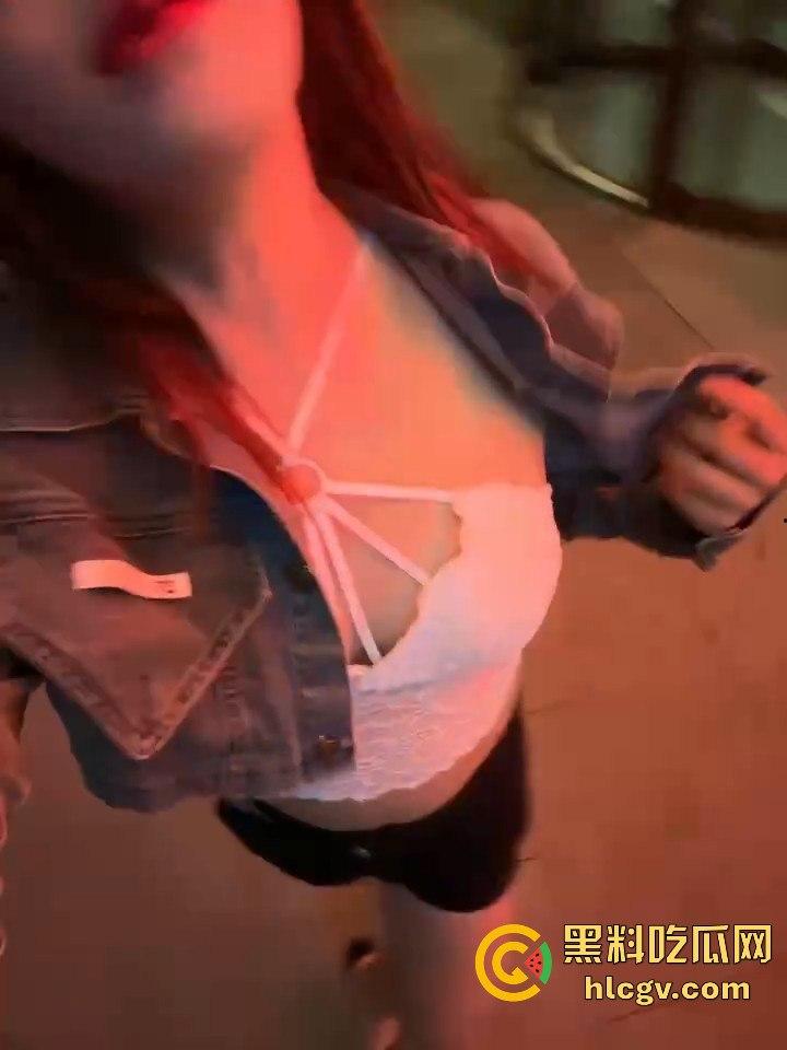 瓜友爆料朋友圈TS骚操作!天天发下头内容,人妖直播吃饭还炫耀深圳男人抢着草他屁眼!-8