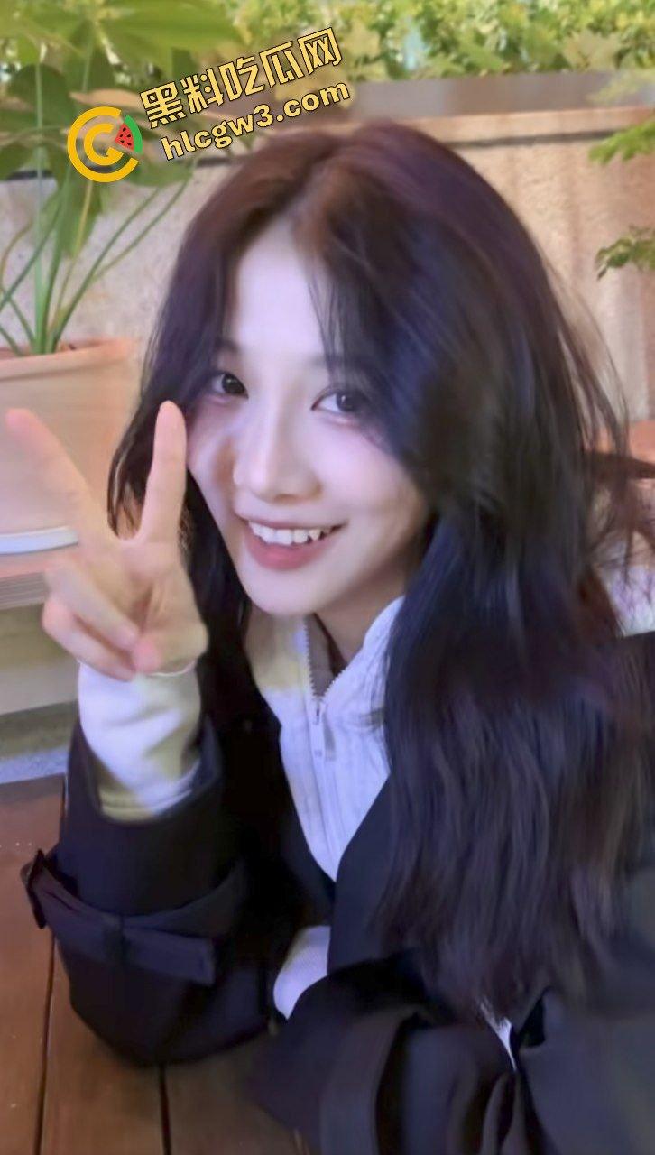 江苏反差婊社会骚鸡【谢丽】wx日常约炮弟弟 骗金又骗精 吐舌头爆干骚逼!原创独家流出!-5