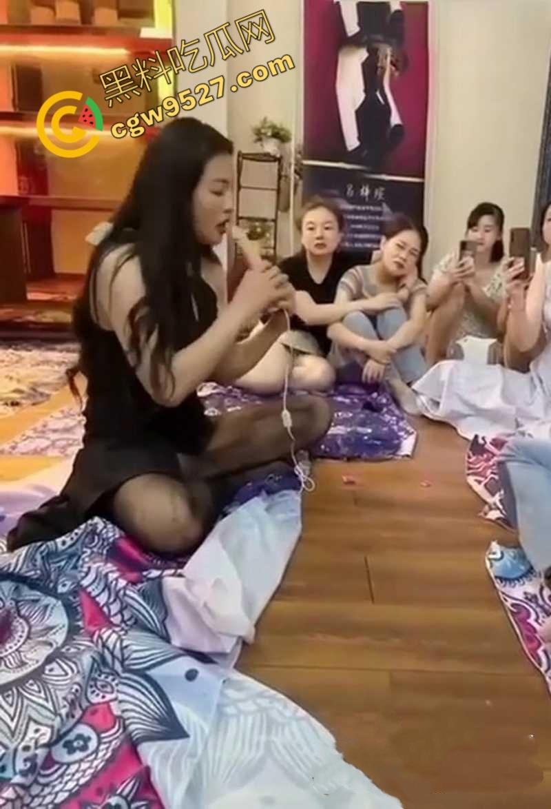 名媛培训班内部教学视频流出!性感女老师现场实操口活技术,原来当骚货还有这么多学问?-2