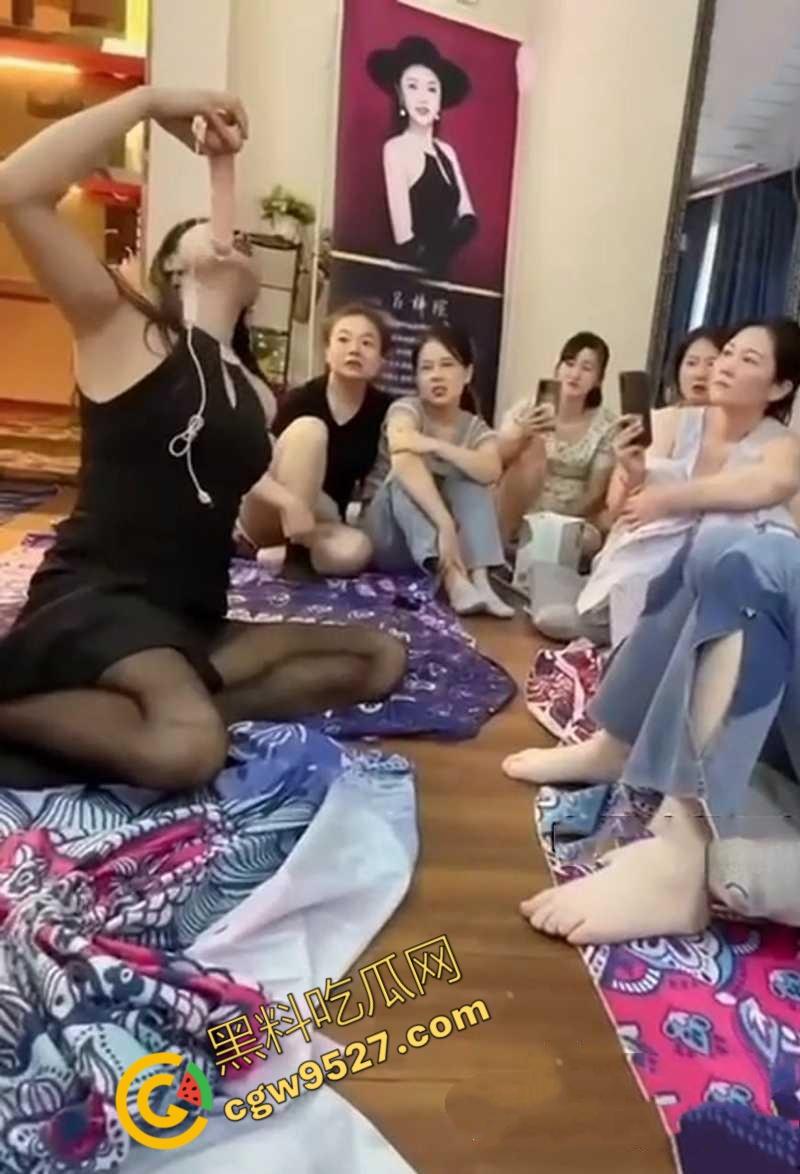 名媛培训班内部教学视频流出!性感女老师现场实操口活技术,原来当骚货还有这么多学问?-3