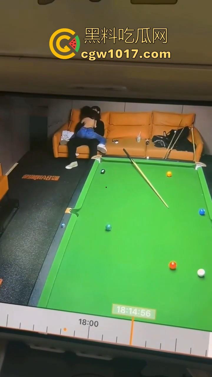 不是哥们你打台球就打台球嘛,好端端的怎么就骑上了,极品台球媛就这样给你拿下了?我很急这台球厅叫什么-8