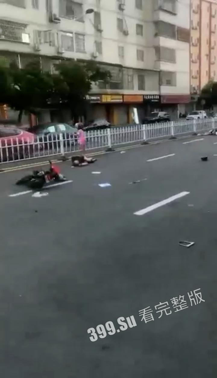 抖音 #DD怪女  摩托车祸 纹身一致  目前抖音账号作品已全部隐藏 关注的女骑士又少一位 且看且珍惜-5