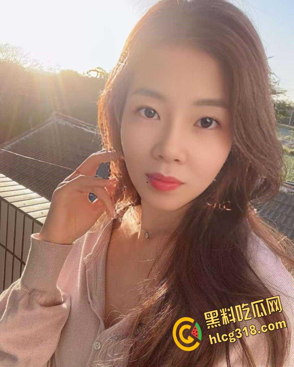 天津某公司高层领导【俞因】,人前文静人后母狗一丝不挂, 塞入肛塞上班 ,真是欠调教的小母狗啊!-1