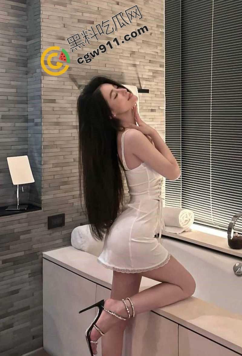 上海校园女神【李羡】被飞行员【孟飞】调教成淫荡小母狗,无毛嫩穴淫水横流,肉臀高翘欲死欲仙!-2