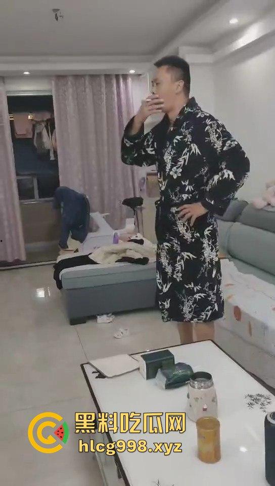 山东抖音骚货【莉莉安】刚生完孩子就耐不住寂寞!租房偷情被老公捉奸,场面乱成一锅粥!-9