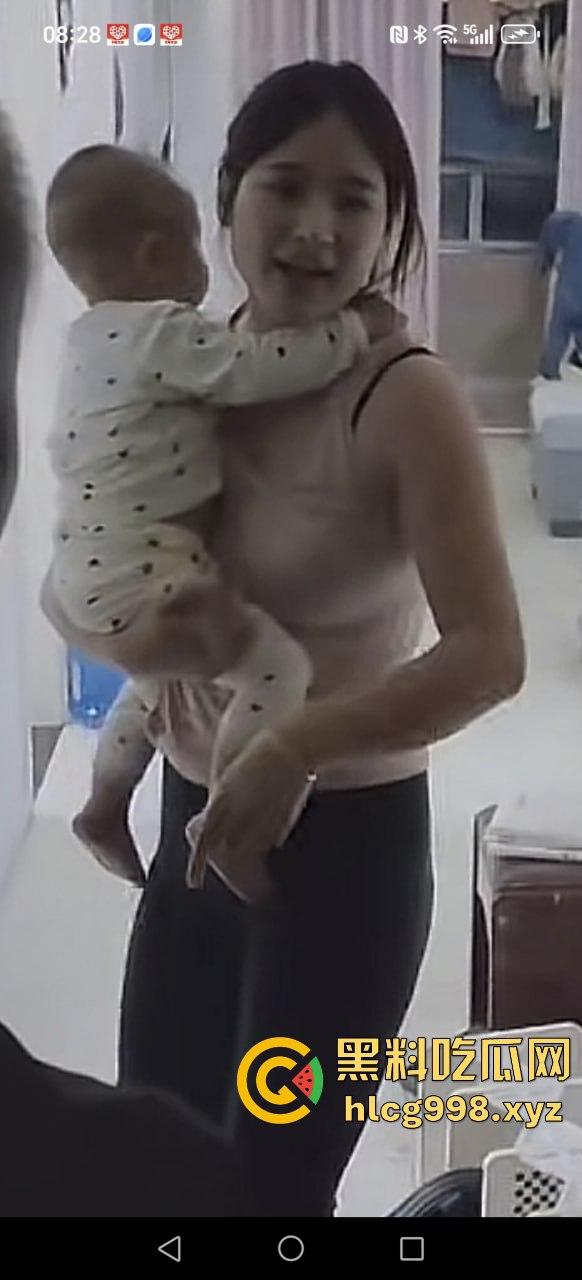 山东抖音骚货【莉莉安】刚生完孩子就耐不住寂寞!租房偷情被老公捉奸,场面乱成一锅粥!-11