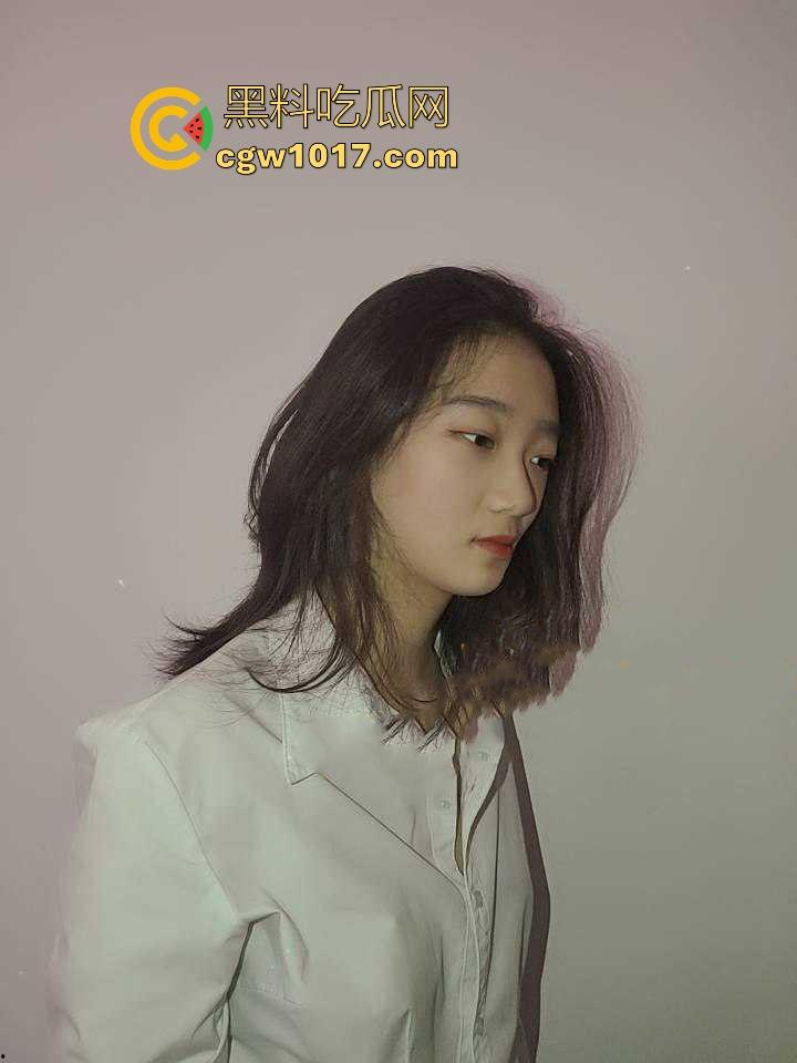 东北师范学大学淫荡小母狗【魏梦】与男友做爱视频曝光，日常花式做爱镜头面前大胆展示小嫩逼，真是应了那句十个眼镜九个骚！-2