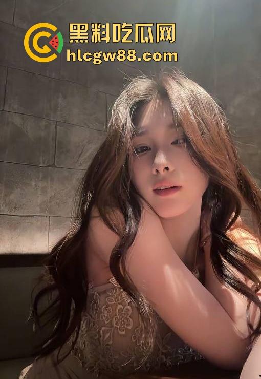 抖音极品高颜值网红【百利甜甜】黑丝学生装 露脸自慰 高级粉丝群福利大放送 先射为敬！-13