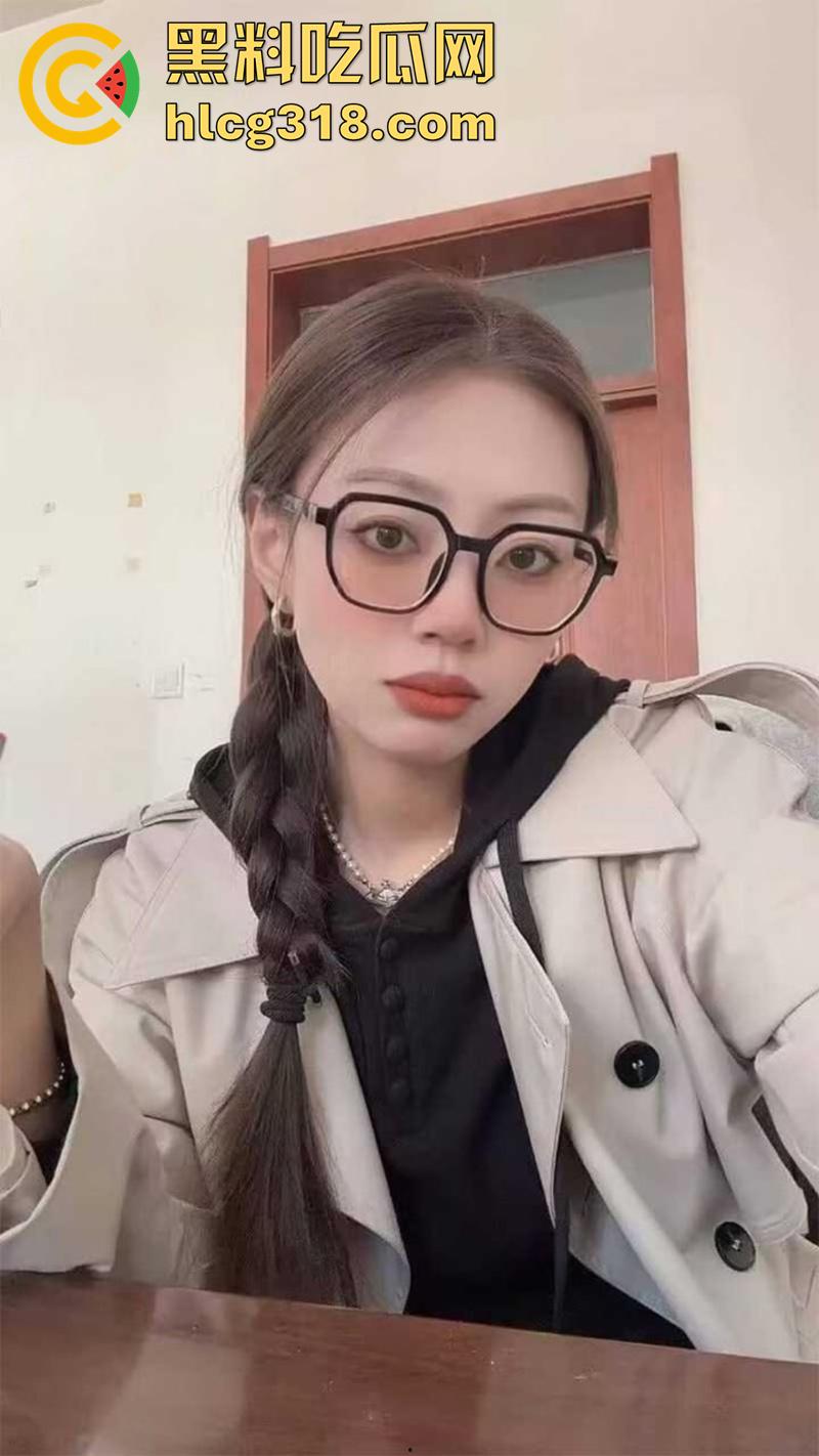 眼镜长腿舞蹈生【苏慧文】，酒店约炮大屌体育生，激情口爆后入骑乘，这妹子臀形真漂亮啊！-1