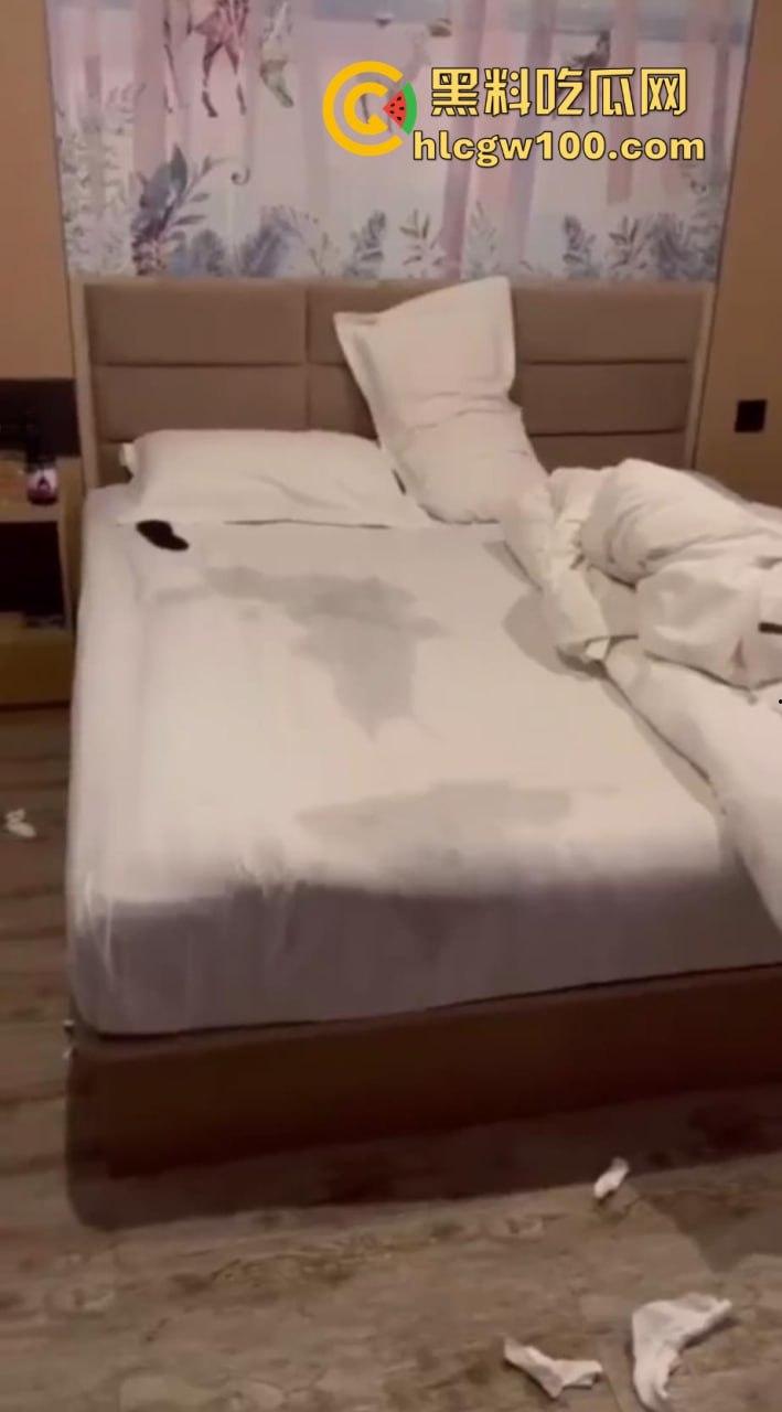 搞笑大瓜！大学闺蜜住酒店隔壁惊现男女床上大战，一直在叫爸爸求饶屁股打的啪啪响整层楼都震耳欲聋。-10