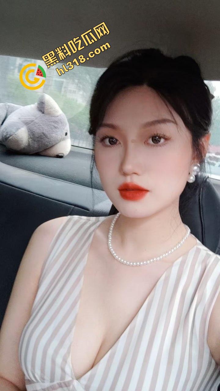 看电视时女友突然骑上来变身自动档，床上被丰乳肥臀暴摇榨精，这种体验哪个男人没幻想过？-4