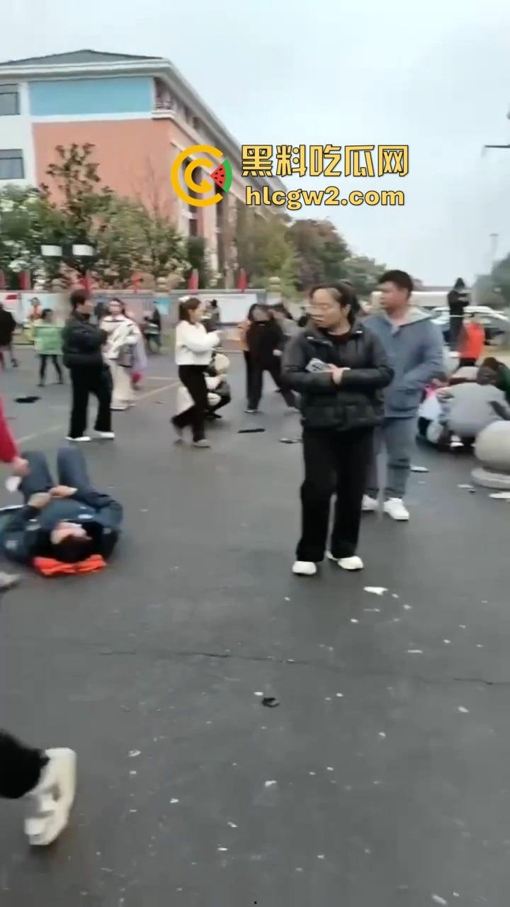 湖南常德鼎城区永安小学发生恶意撞人事件，多名学生受伤，三天两头又来报复社会疯了吗？-13