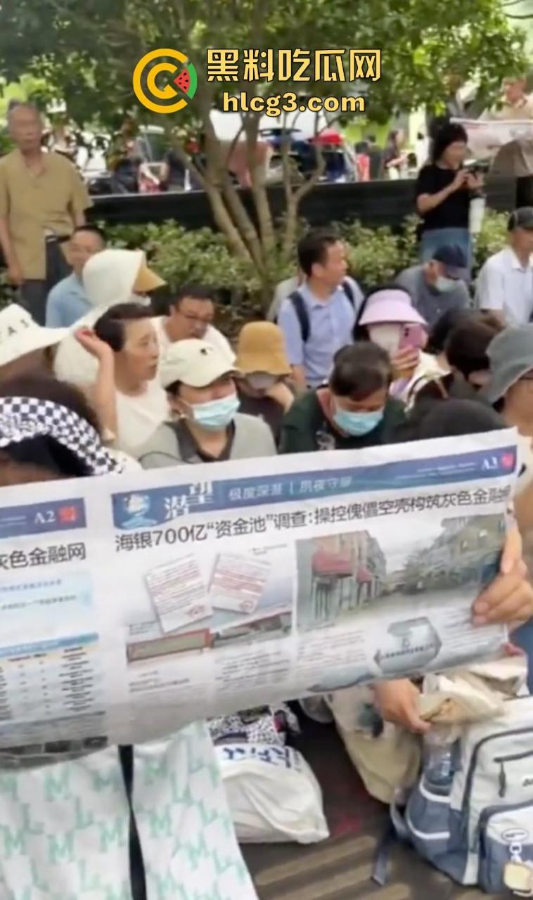 维权被关进大巴限制人身自由?上海海银财富投资人维权遭软禁被饿晕!-2