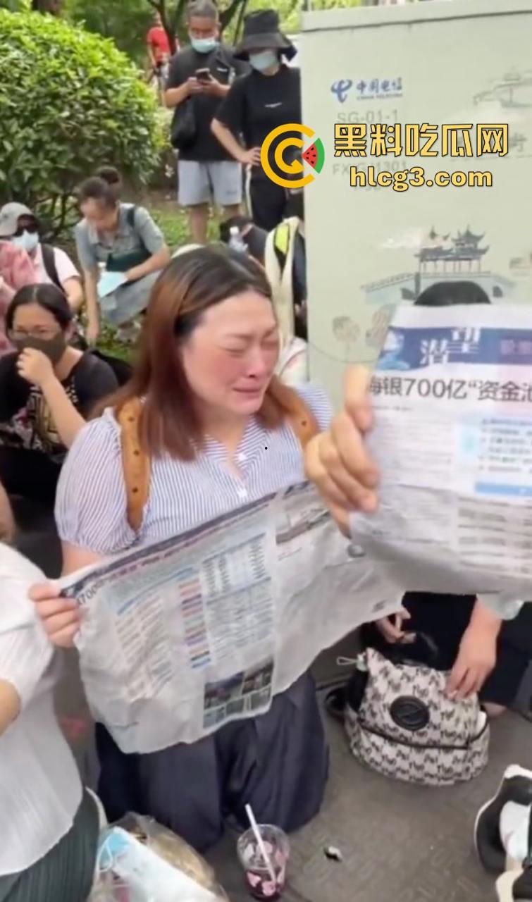 维权被关进大巴限制人身自由?上海海银财富投资人维权遭软禁被饿晕!-6