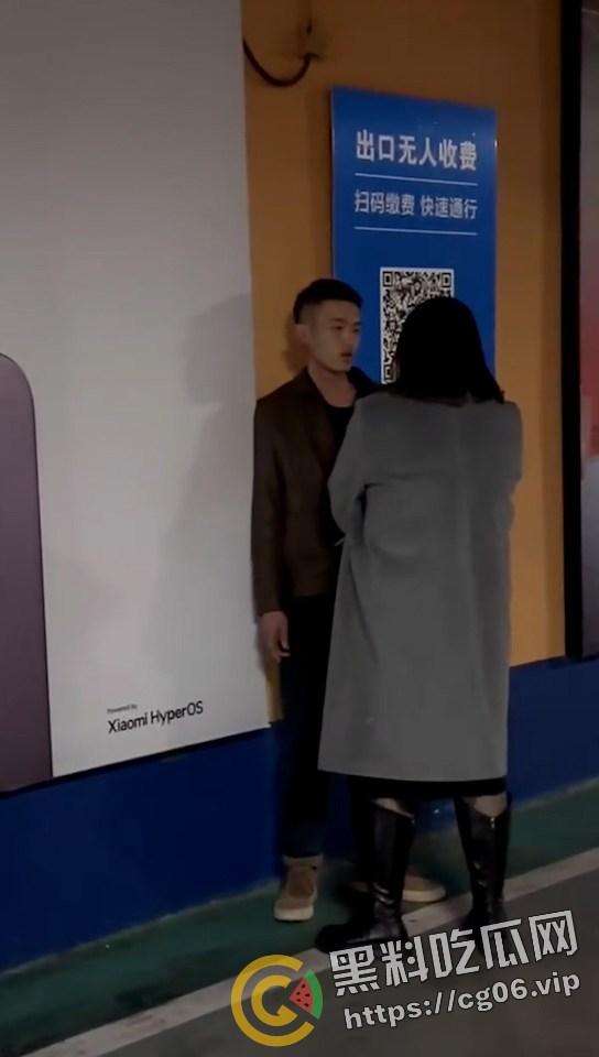 潍坊万达大瓜！地下车库捉奸 场面极其混乱 我带着闺蜜的出轨的老公去捉奸闺蜜和我的老公？-7