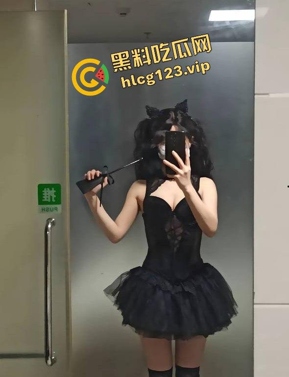 抖音Ashley微博寸言女王大尺度反差裸舞视频流出！粉嫩奶头加上嫩穴，勾得人想舔两口！-6