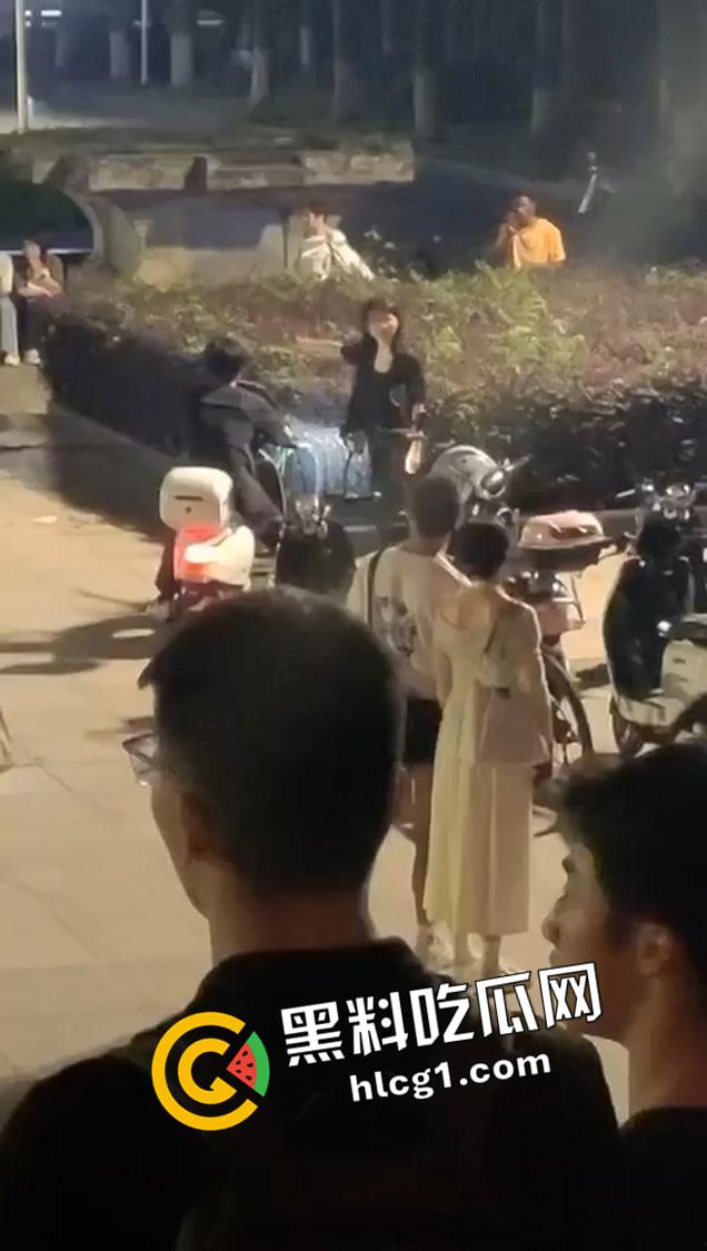 大学宿舍楼下小姐姐控诉黑人男友 每天只知道操自己 怀孕了就叫堕胎 因为不想娶自己而破防的媚黑小仙女-4